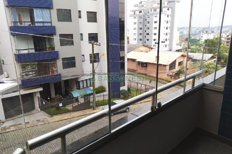 Apartamento com 109m², 3 dormitórios, 2 vagas, no bairro Madureira em Caxias do Sul para Alugar
