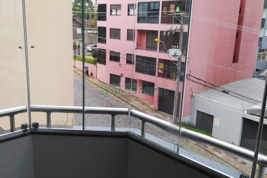 Apartamento com 109m², 3 dormitórios, 2 vagas, no bairro Madureira em Caxias do Sul para Alugar