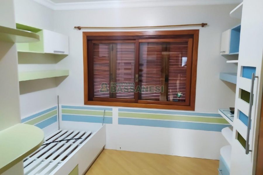 Apartamento com 109m², 3 dormitórios, 2 vagas, no bairro Madureira em Caxias do Sul para Alugar