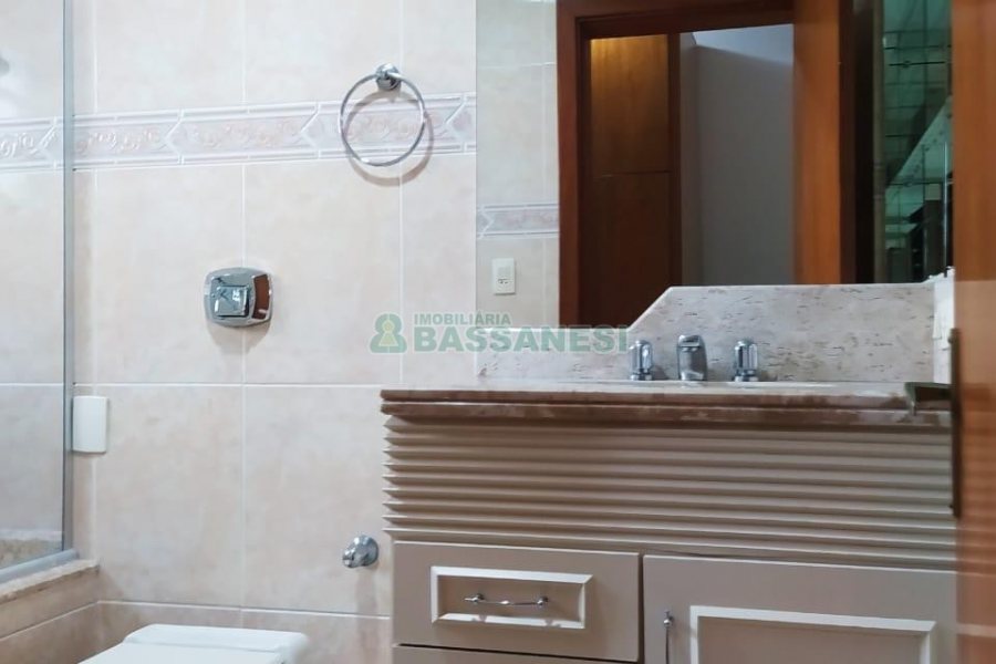 Apartamento com 109m², 3 dormitórios, 2 vagas, no bairro Madureira em Caxias do Sul para Alugar