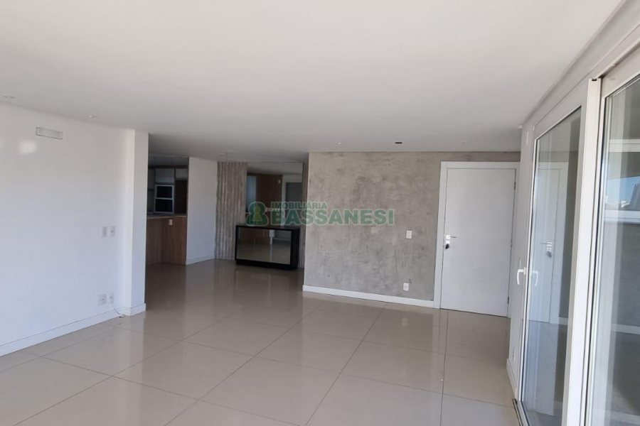 Apartamento com 160m², 3 dormitórios, 2 vagas, no bairro São Leopoldo em Caxias do Sul para Comprar