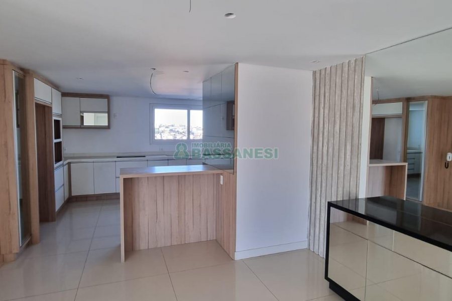 Apartamento com 160m², 3 dormitórios, 2 vagas, no bairro São Leopoldo em Caxias do Sul para Comprar