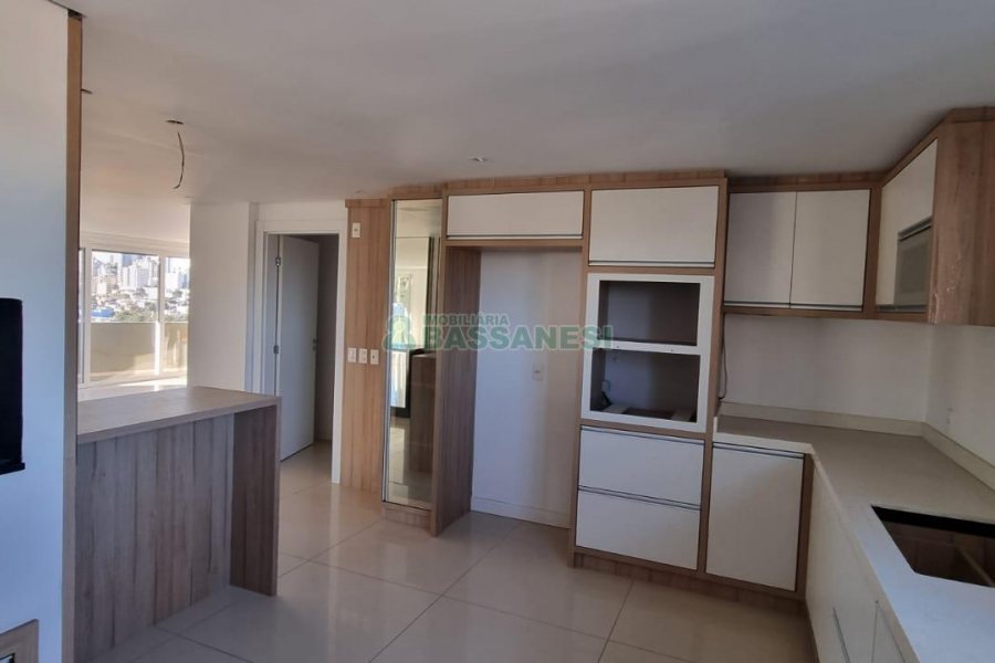 Apartamento com 160m², 3 dormitórios, 2 vagas, no bairro São Leopoldo em Caxias do Sul para Comprar