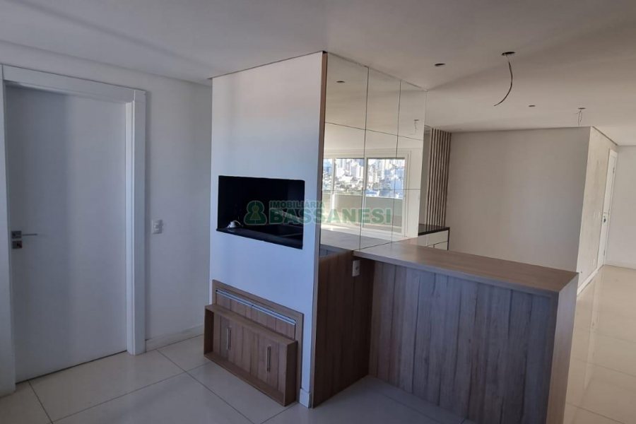 Apartamento com 160m², 3 dormitórios, 2 vagas, no bairro São Leopoldo em Caxias do Sul para Comprar