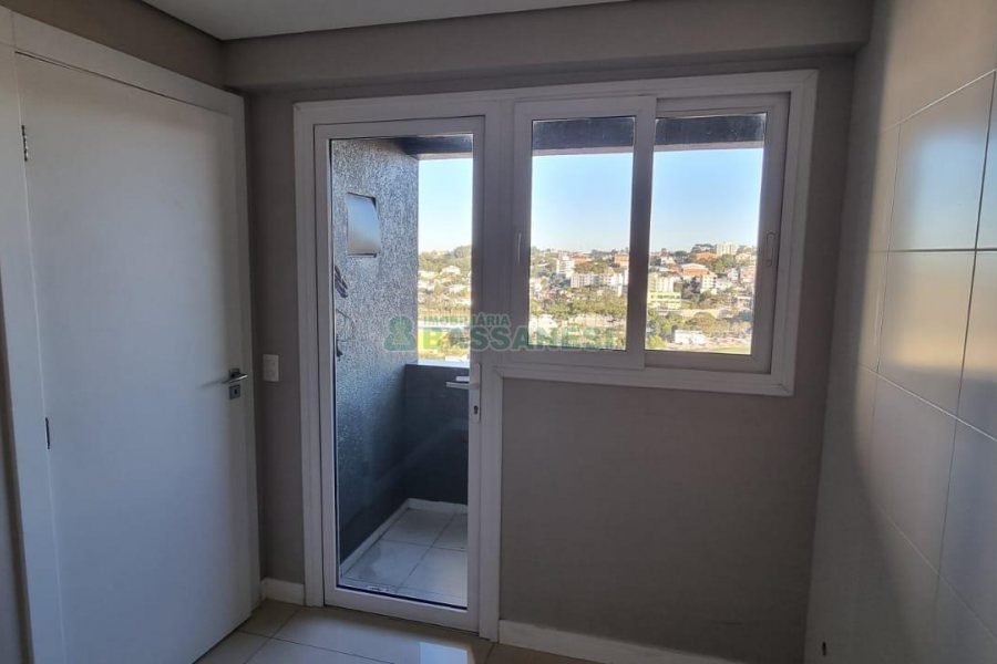 Apartamento com 160m², 3 dormitórios, 2 vagas, no bairro São Leopoldo em Caxias do Sul para Comprar