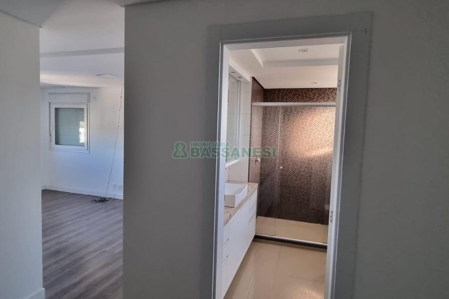Apartamento com 160m², 3 dormitórios, 2 vagas, no bairro São Leopoldo em Caxias do Sul para Comprar