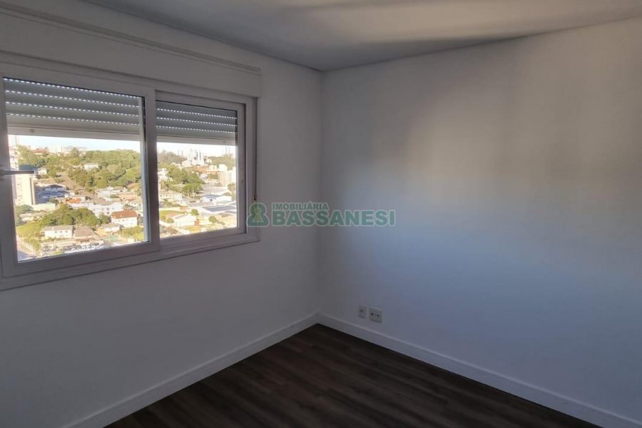 Apartamento com 160m², 3 dormitórios, 2 vagas, no bairro São Leopoldo em Caxias do Sul para Comprar