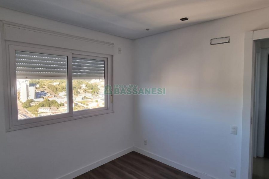 Apartamento com 160m², 3 dormitórios, 2 vagas, no bairro São Leopoldo em Caxias do Sul para Comprar