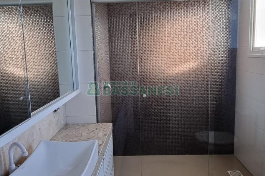 Apartamento com 160m², 3 dormitórios, 2 vagas, no bairro São Leopoldo em Caxias do Sul para Comprar