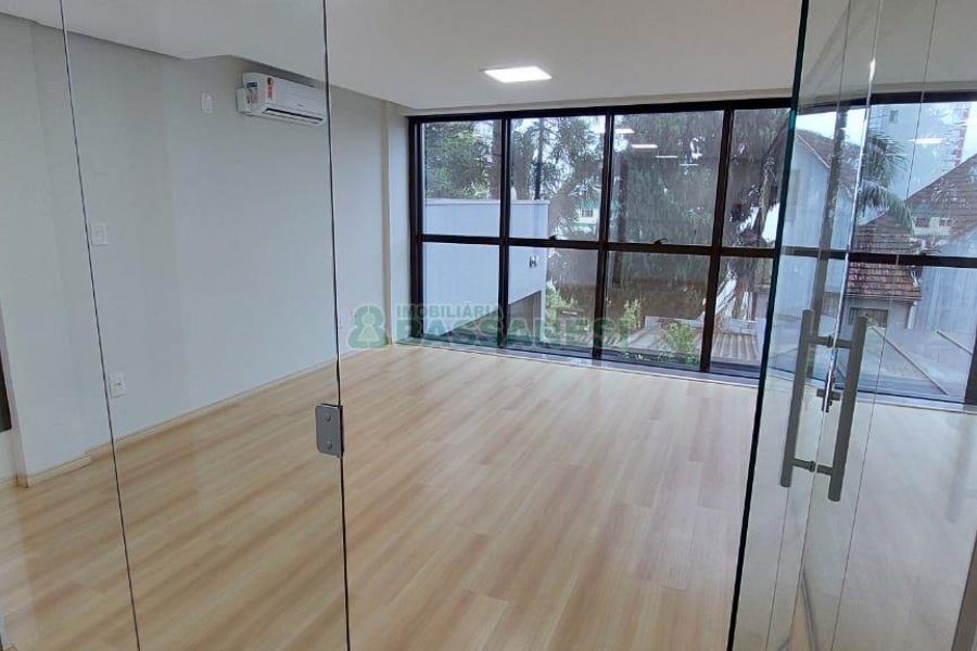 Sala com 53m², 1 vaga, no bairro São Pelegrino em Caxias do Sul para Alugar