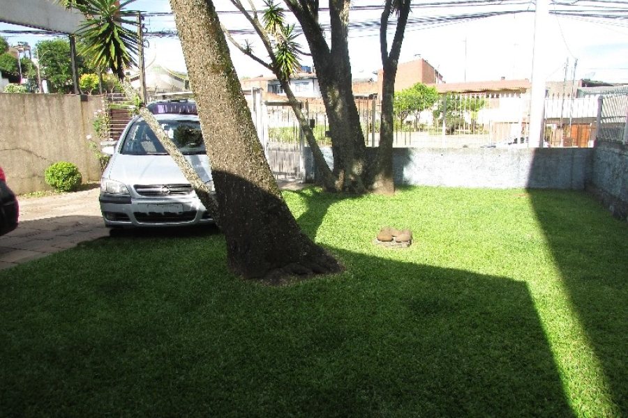 Casa Comercial com 130m², 3 dormitórios, 1 vaga, no bairro Esplanada em Caxias do Sul para Alugar