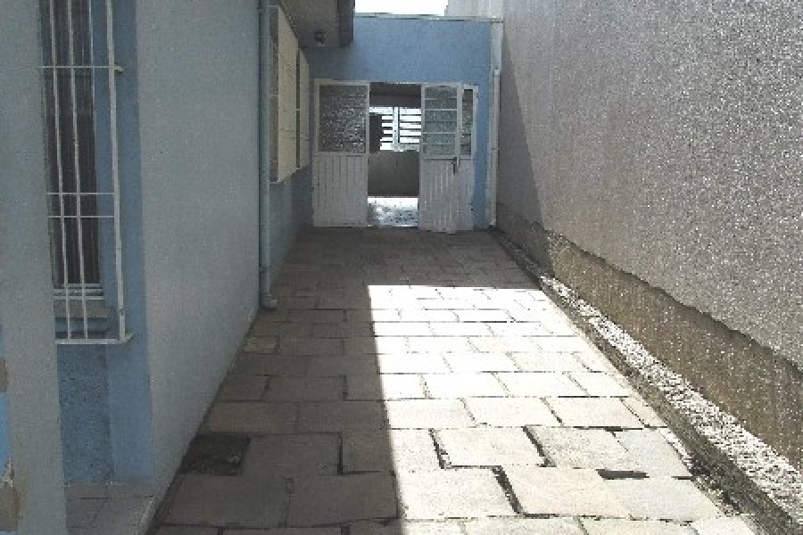 Casa Comercial com 130m², 3 dormitórios, 1 vaga, no bairro Esplanada em Caxias do Sul para Alugar