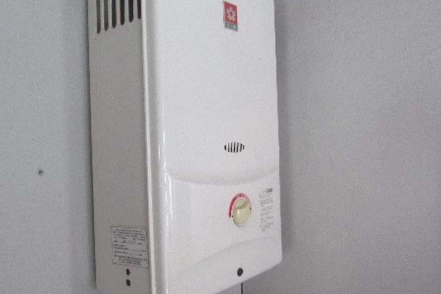 Casa Comercial com 130m², 3 dormitórios, 1 vaga, no bairro Esplanada em Caxias do Sul para Alugar