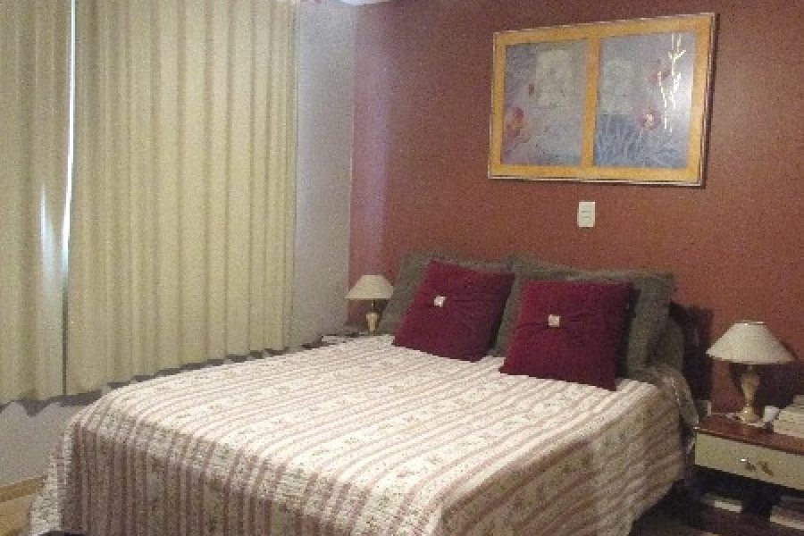 Casa Comercial com 130m², 3 dormitórios, 1 vaga, no bairro Esplanada em Caxias do Sul para Alugar