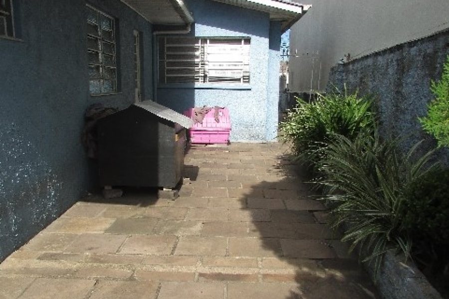 Casa Comercial com 130m², 3 dormitórios, 1 vaga, no bairro Esplanada em Caxias do Sul para Alugar