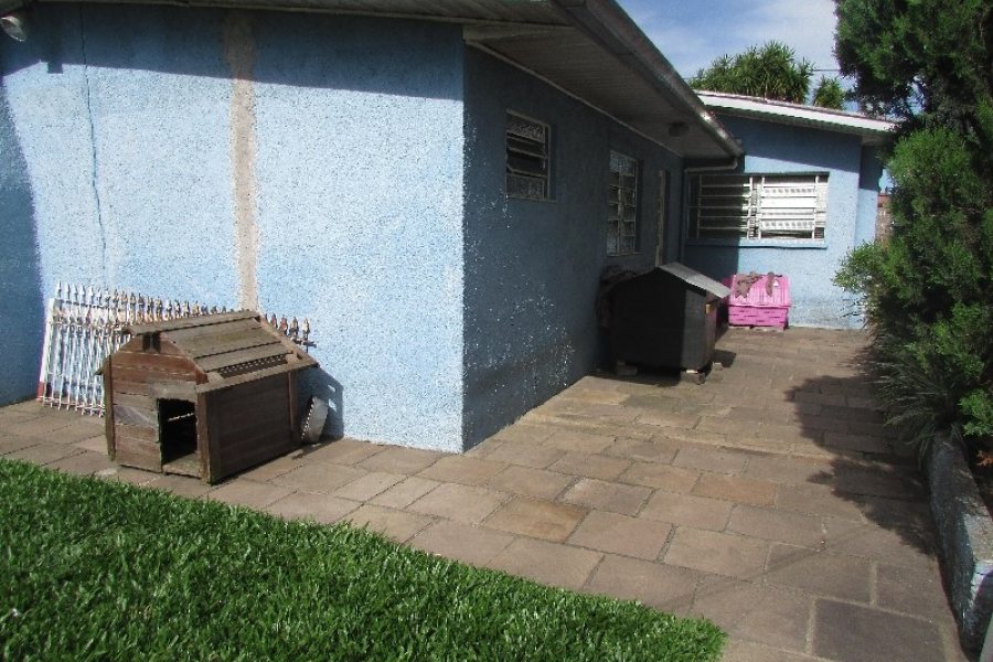 Casa Comercial com 130m², 3 dormitórios, 1 vaga, no bairro Esplanada em Caxias do Sul para Alugar