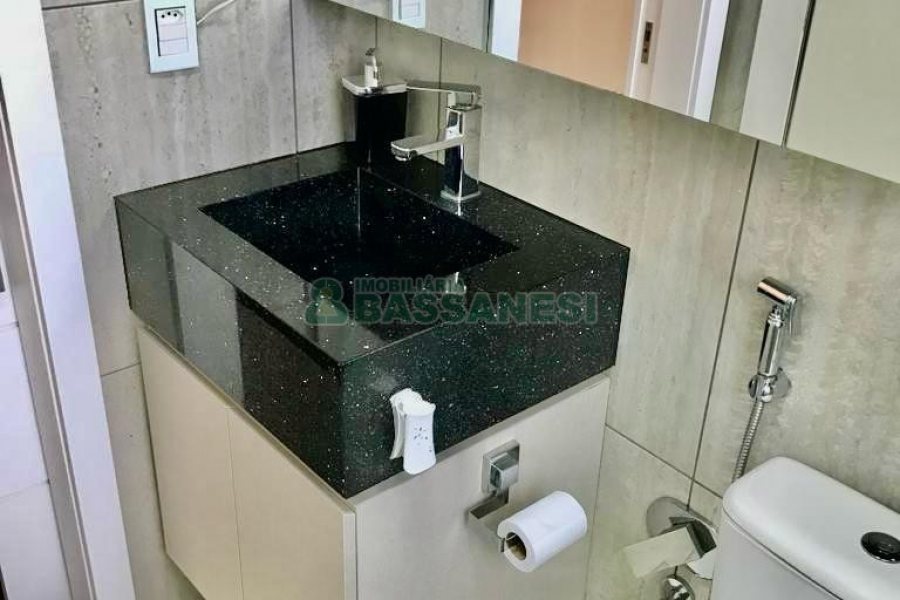 Apto Mobiliado com 50m², 1 dormitório, 1 vaga, no bairro Centro em Caxias do Sul para Alugar