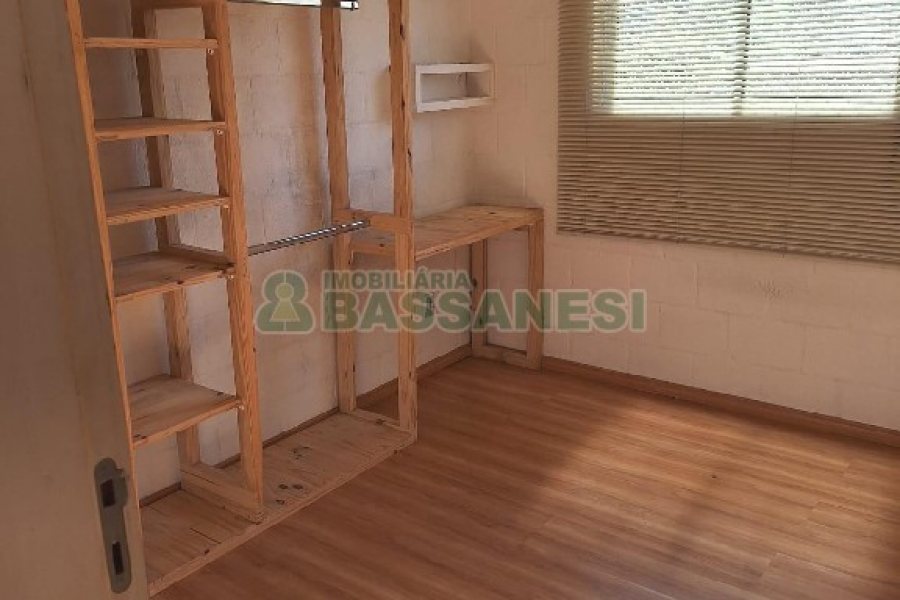 Apto Mobiliado com 38m², 2 dormitórios, no bairro Diamantino em Caxias do Sul para Comprar