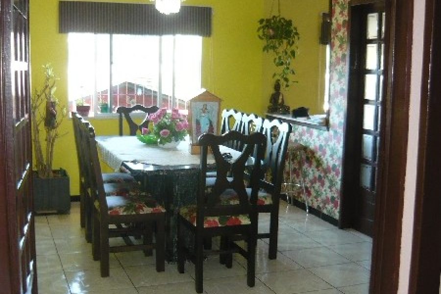 Casa com 180m², 3 dormitórios, 1 vaga, no bairro Esplanada em Caxias do Sul para Comprar