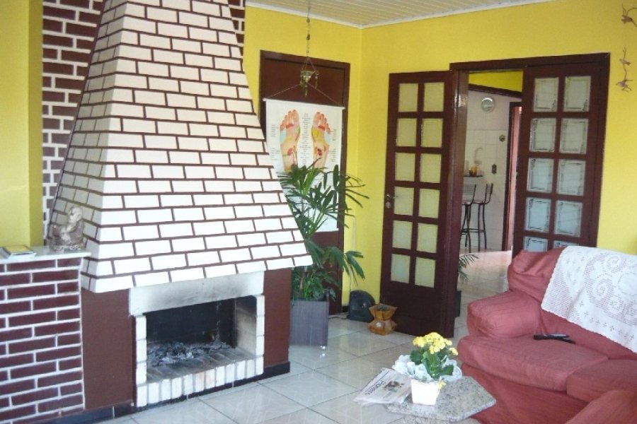 Casa com 180m², 3 dormitórios, 1 vaga, no bairro Esplanada em Caxias do Sul para Comprar