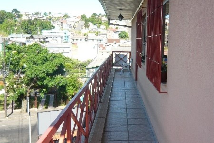 Casa com 180m², 3 dormitórios, 1 vaga, no bairro Esplanada em Caxias do Sul para Comprar