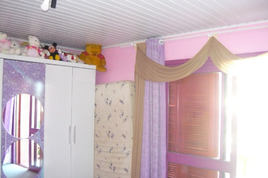 Casa com 180m², 3 dormitórios, 1 vaga, no bairro Esplanada em Caxias do Sul para Comprar