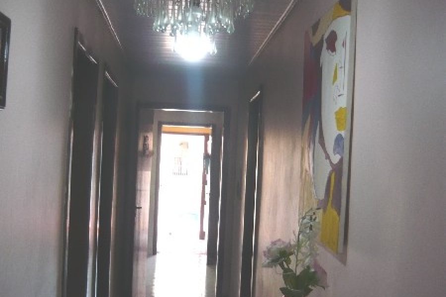 Casa com 180m², 3 dormitórios, 1 vaga, no bairro Esplanada em Caxias do Sul para Comprar