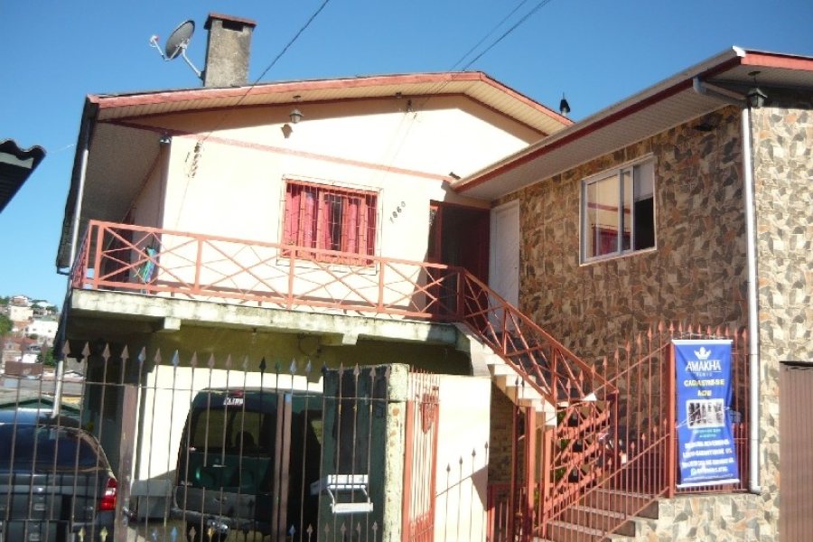 Casa com 180m², 3 dormitórios, 1 vaga, no bairro Esplanada em Caxias do Sul para Comprar