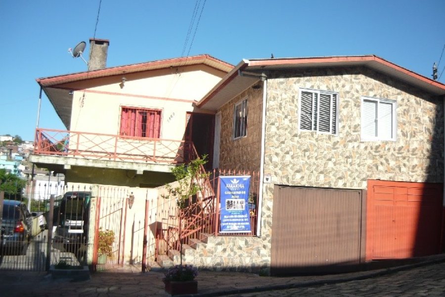 Casa com 180m², 3 dormitórios, 1 vaga, no bairro Esplanada em Caxias do Sul para Comprar