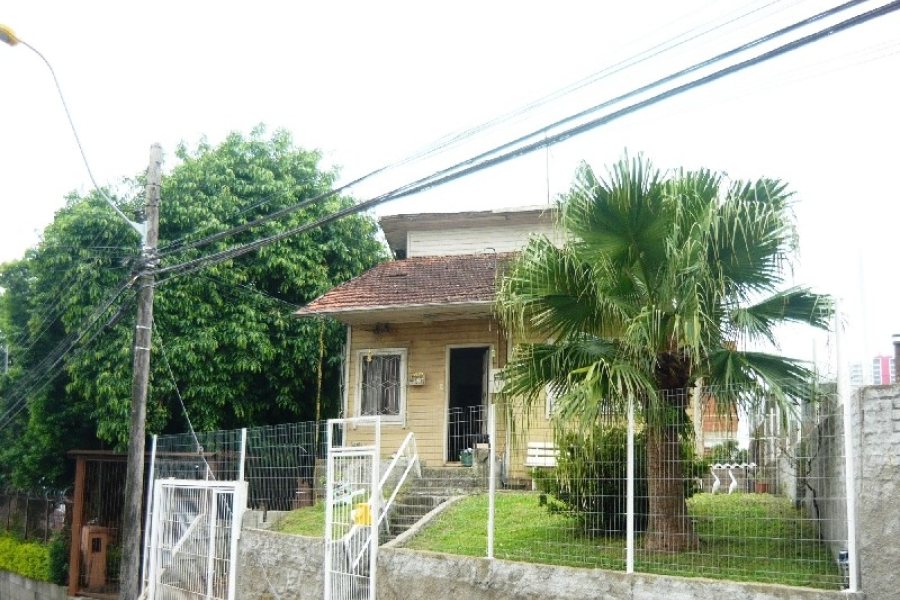 Casa com 100m², 3 dormitórios, no bairro Pio X em Caxias do Sul para Comprar