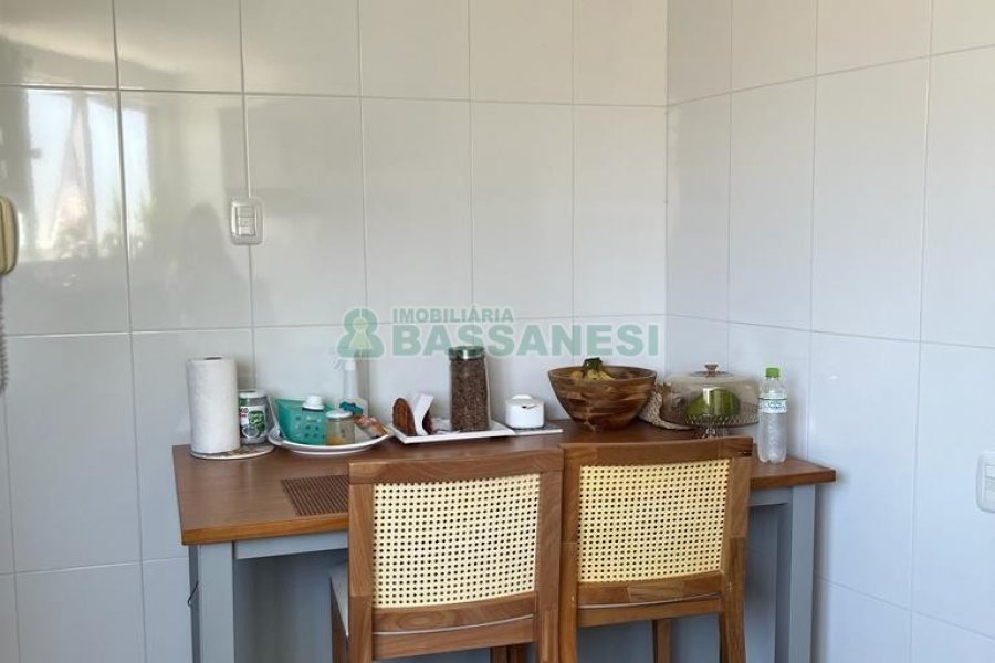 Apto Mobiliado com 137m², 3 dormitórios, 2 vagas, no bairro Centro em Caxias do Sul para Alugar