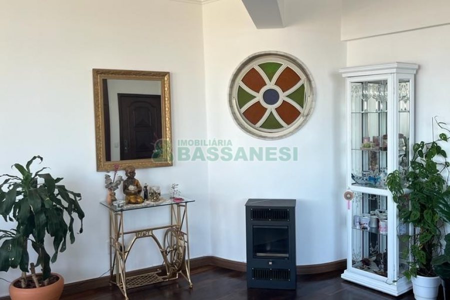 Apto Mobiliado com 137m², 3 dormitórios, 2 vagas, no bairro Centro em Caxias do Sul para Alugar