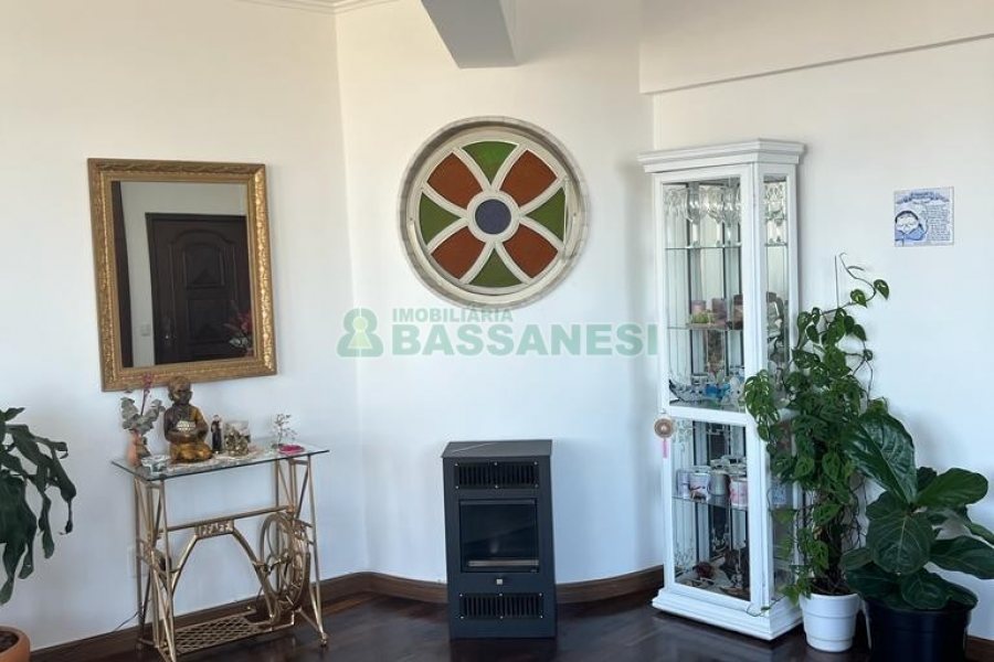 Apto Mobiliado com 137m², 3 dormitórios, 2 vagas, no bairro Centro em Caxias do Sul para Alugar