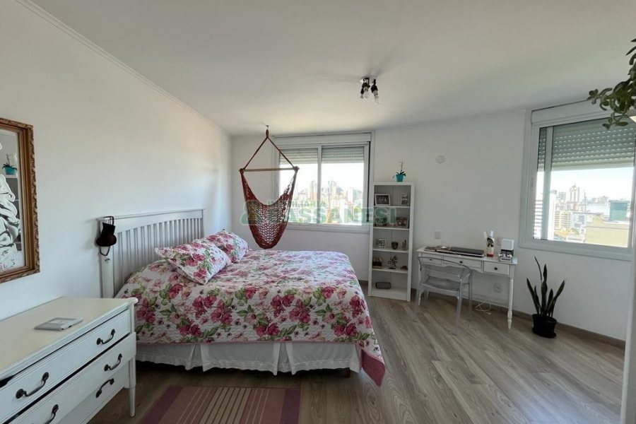 Apto Mobiliado com 137m², 3 dormitórios, 2 vagas, no bairro Centro em Caxias do Sul para Alugar