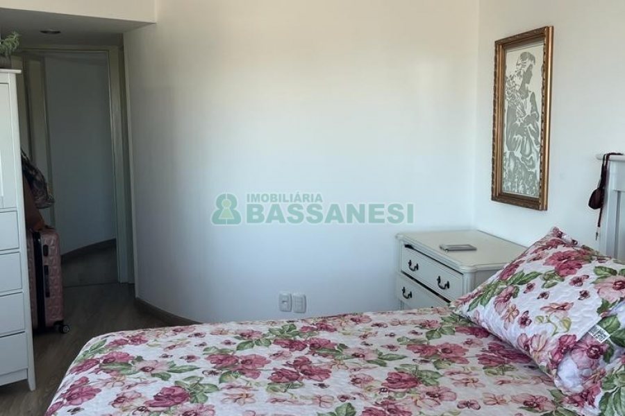 Apto Mobiliado com 137m², 3 dormitórios, 2 vagas, no bairro Centro em Caxias do Sul para Alugar