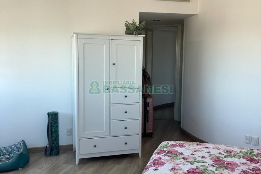 Apto Mobiliado com 137m², 3 dormitórios, 2 vagas, no bairro Centro em Caxias do Sul para Alugar