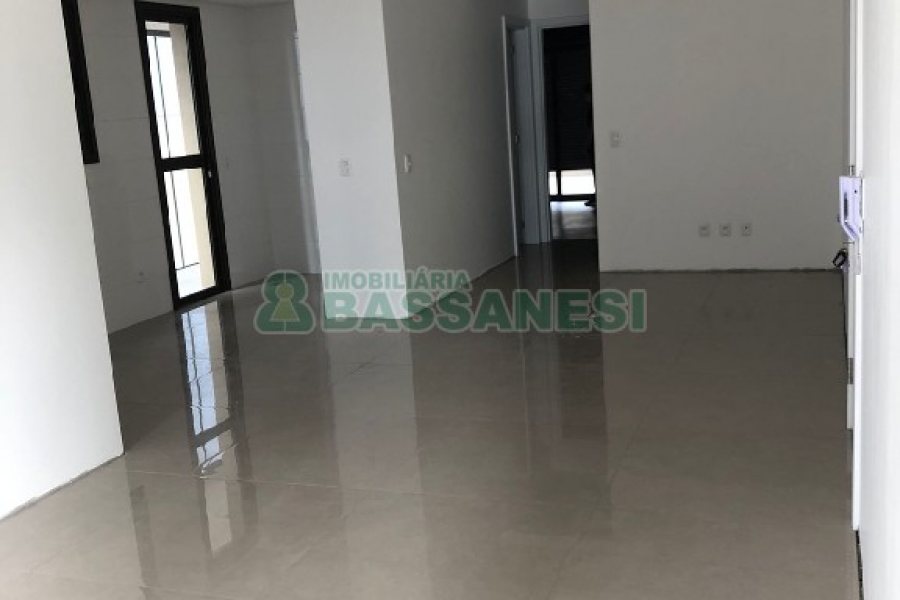 Apartamento com 243m², 2 dormitórios, 2 vagas, no bairro Vila Horn em Caxias do Sul para Comprar