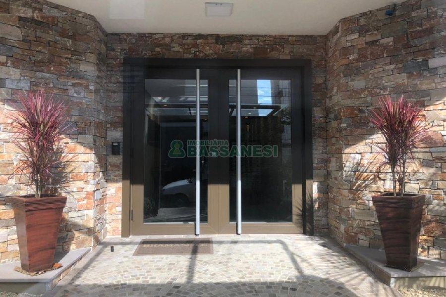 Apartamento com 243m², 2 dormitórios, 2 vagas, no bairro Vila Horn em Caxias do Sul para Comprar