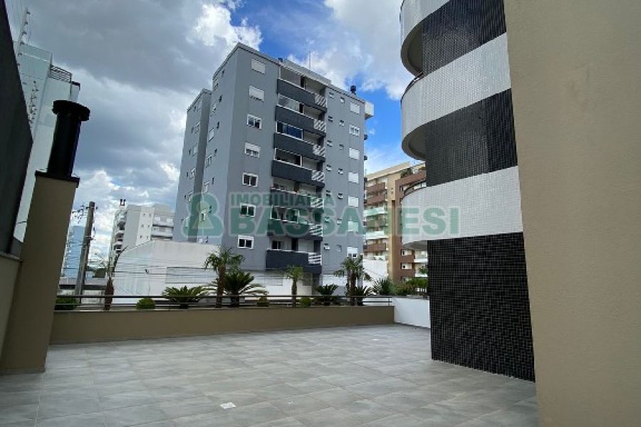 Apartamento com 284m², 3 dormitórios, 2 vagas, no bairro Vila Horn em Caxias do Sul para Comprar