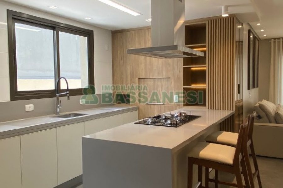 Apartamento com 284m², 3 dormitórios, 2 vagas, no bairro Vila Horn em Caxias do Sul para Comprar