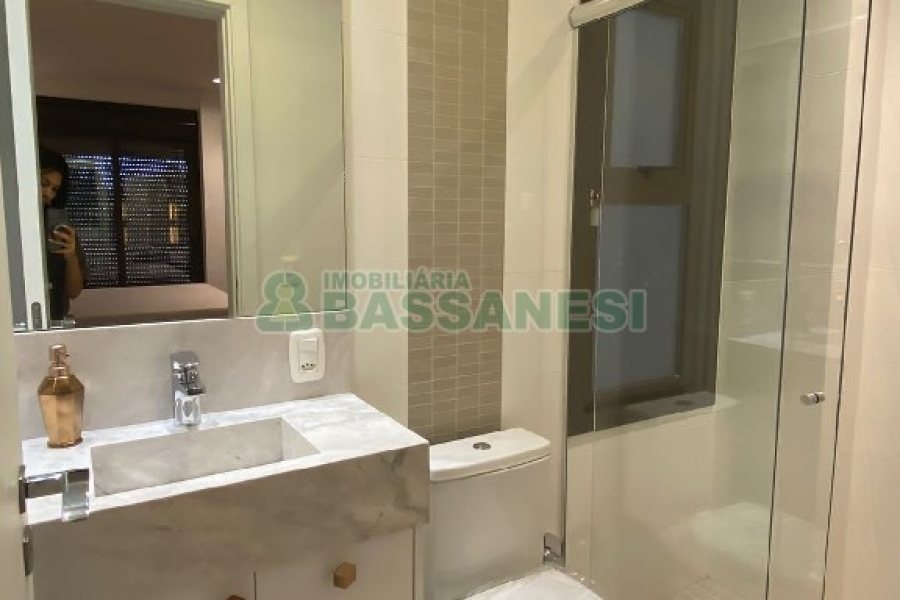 Apartamento com 284m², 3 dormitórios, 2 vagas, no bairro Vila Horn em Caxias do Sul para Comprar