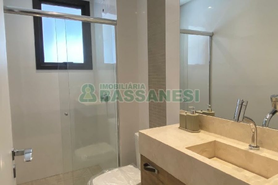 Apartamento com 284m², 3 dormitórios, 2 vagas, no bairro Vila Horn em Caxias do Sul para Comprar
