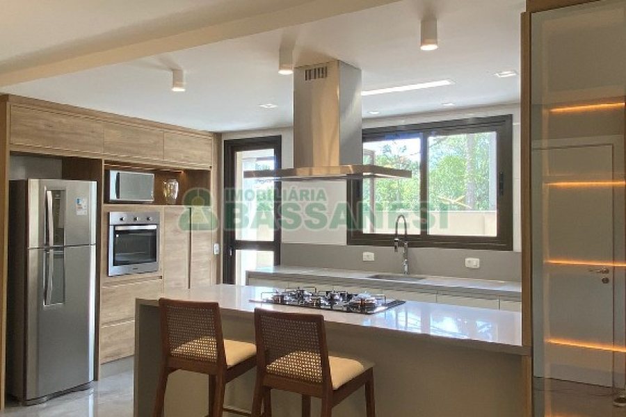 Apartamento com 284m², 3 dormitórios, 2 vagas, no bairro Vila Horn em Caxias do Sul para Comprar