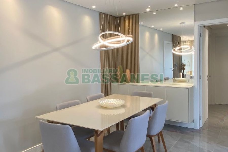 Apartamento com 284m², 3 dormitórios, 2 vagas, no bairro Vila Horn em Caxias do Sul para Comprar