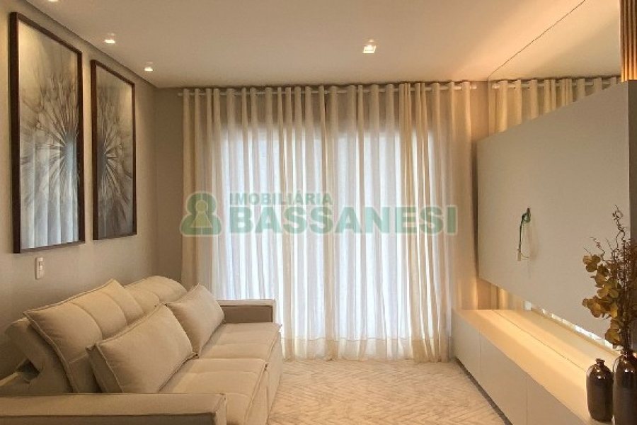 Apartamento com 284m², 3 dormitórios, 2 vagas, no bairro Vila Horn em Caxias do Sul para Comprar