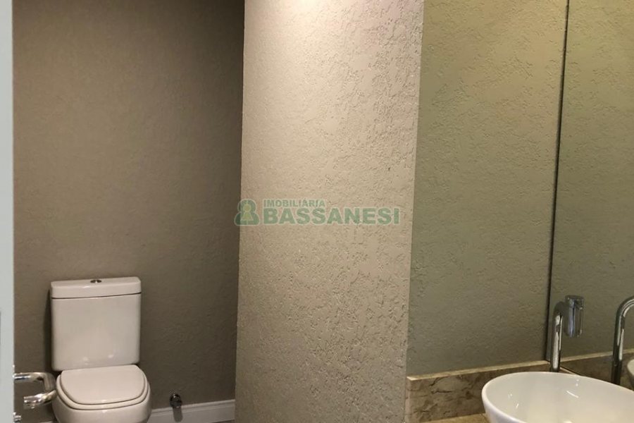 Apartamento com 284m², 3 dormitórios, 2 vagas, no bairro Vila Horn em Caxias do Sul para Comprar