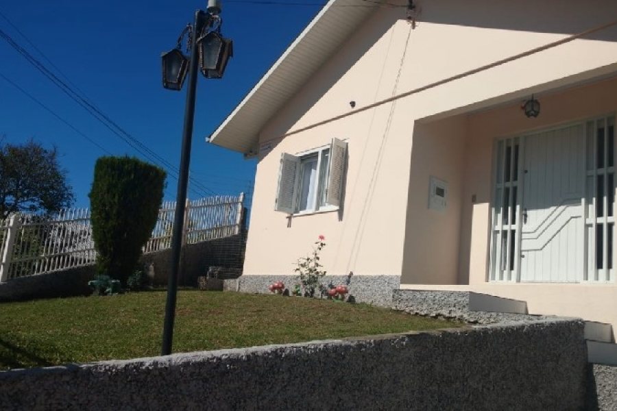 Casa com 100m², 3 dormitórios, no bairro Centro em São Marcos para Comprar
