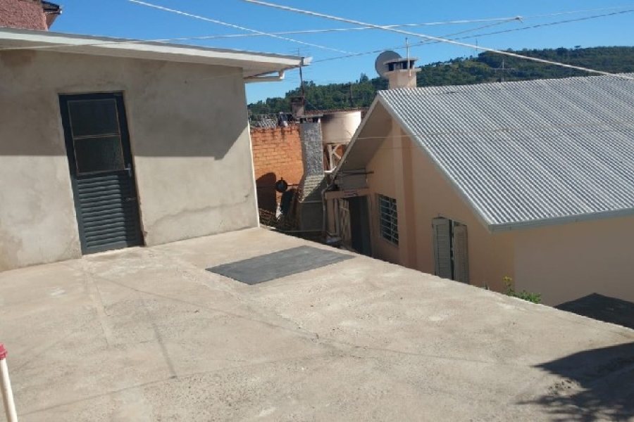 Casa com 100m², 3 dormitórios, no bairro Centro em São Marcos para Comprar