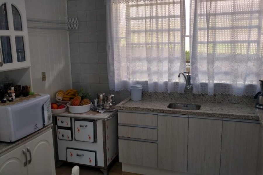 Casa com 100m², 3 dormitórios, no bairro Centro em São Marcos para Comprar