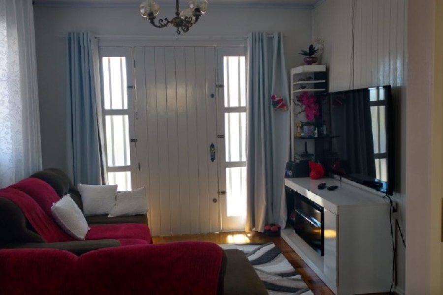 Casa com 100m², 3 dormitórios, no bairro Centro em São Marcos para Comprar